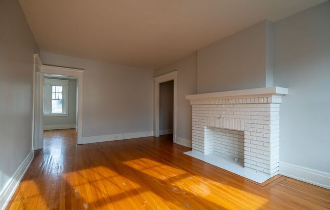 2 beds, 1 bath, $1,295, Unit 29E