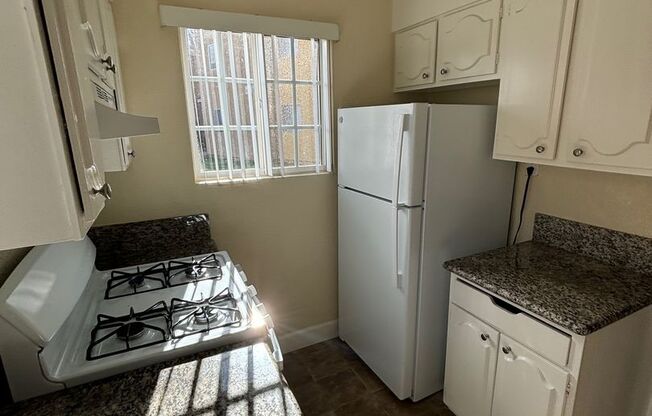 2 beds, 1 bath, 800 sqft, $2,500, Unit 2595