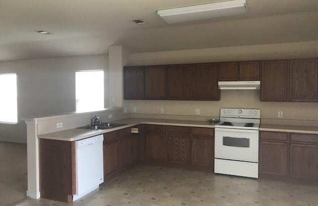 3 beds, 2 baths, $2,050