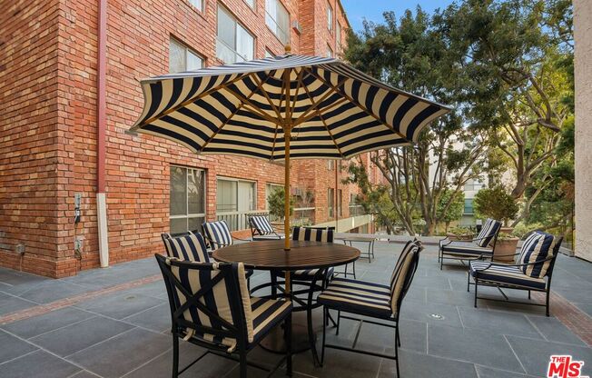 2 beds, 1 bath, 980 sqft, $3,700, Unit 539