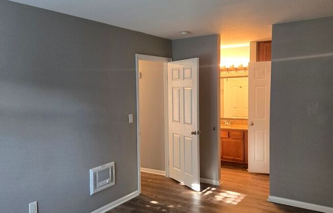 2 beds, 1 bath, $2,100, Unit UNIT 37