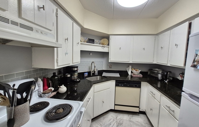 1 bed, 1.5 baths, 781 sqft, $3,000, Unit 202