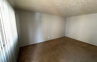 2 beds, 1 bath, 747 sqft, $875, Unit Apt 4