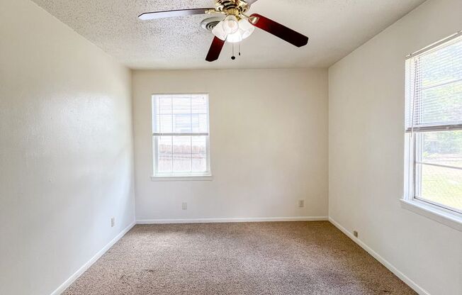 3 beds, 1 bath, $1,095