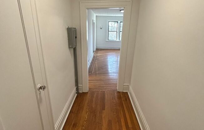 1 bed, 1 bath, 700 sqft, $2,150, Unit E05