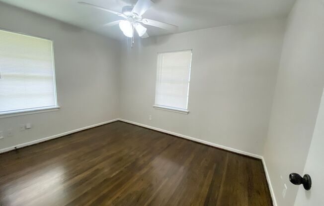 Very Nice 3/1/1 Home w/ Hardwoods in Brazos Oaks