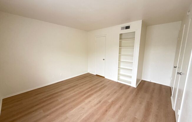 2 beds, 1 bath, 924 sqft, $1,875, Unit OPA-252