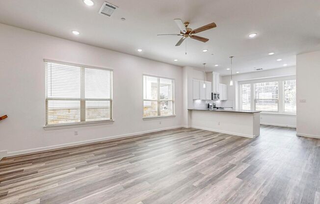 New Townhome in Frisco!