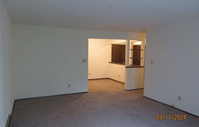 2 beds, 1 bath, 952 sqft, $1,200, Unit 216