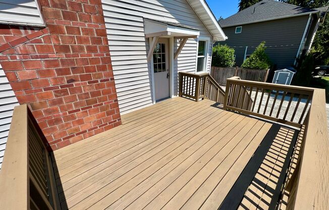 Charming 2 Bedroom Home with Expansive Yard and Unbeatable Location in Shoreline
