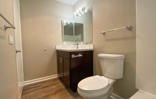 3 beds, 1 bath, $2,699, Unit 4964-07