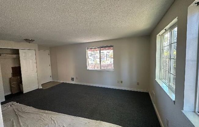 2 beds, 1 bath, $850, Unit 1