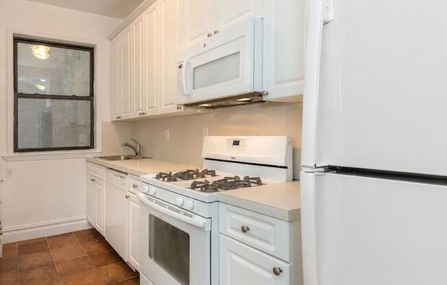 1 bed, 1 bath, 750 sqft, $4,750, Unit 2J