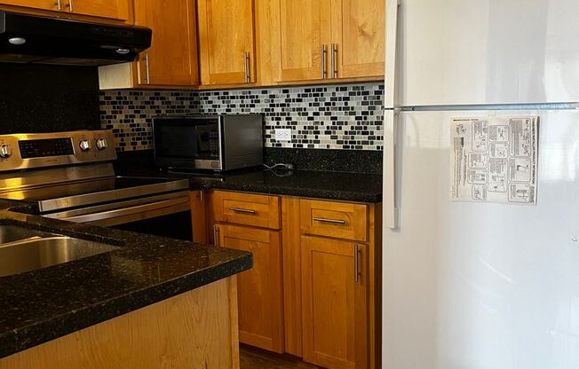 3 beds, 2 baths, $2,900, Unit Hillside Terrace 4