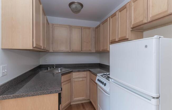 Winthrop Place - Kitchen Photo