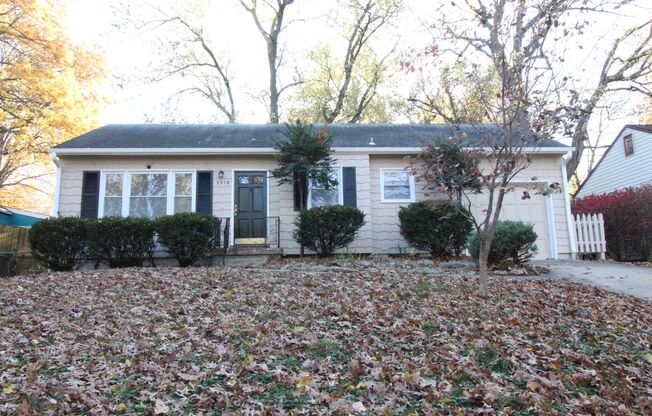 1/2 Month FREE On This 2 Bedroom 1 Bath Home in Roeland Park