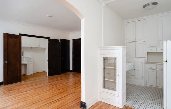 Studio, 1 bath, 450 sqft, $915, Unit 12-205