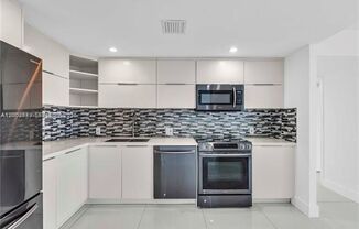 2 beds, 2 baths, 1,357 sqft, $4,000, Unit 100 Bayview Dr # 508