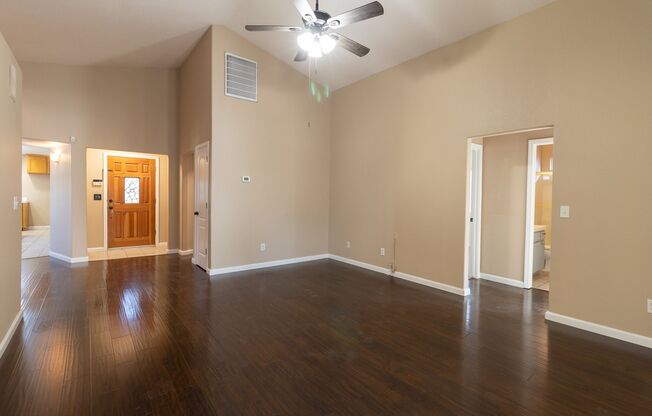 Spacious 3 Bed/2 Bath!