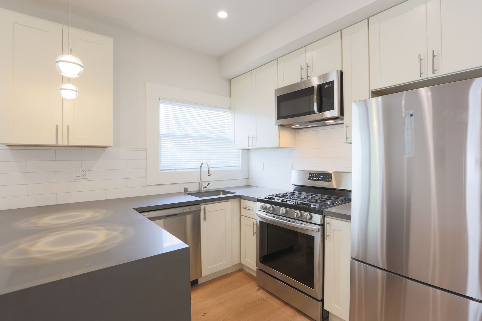 OPEN HOUSE: Sunday (7/13) 2:30pm-3:00pm. Renovated 1BR/1BA on the west side of Lake Merritt, Shared Laundry, Small pets considered (1568 Madison #2)