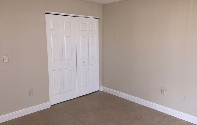 Spacious 2 Bedroom, 1 Bathroom Condo