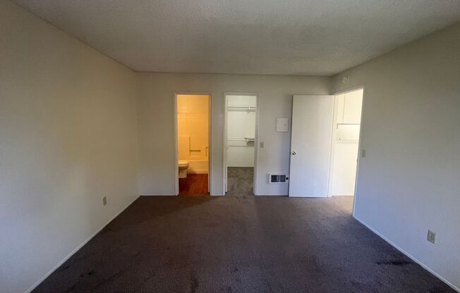 1 bed, 1 bath, 660 sqft, $1,800, Unit 34