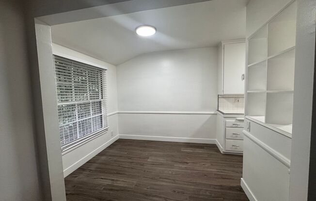 8575 Holloway Manor Apartments