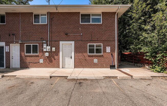 5 bedroom and 4 bathrooms!! University Hill