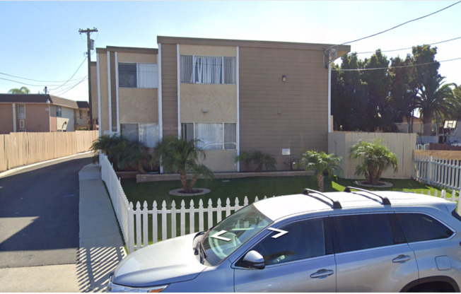 Spacious 2 Bed / 2 Bath Upstairs Apartment in Lemon Grove