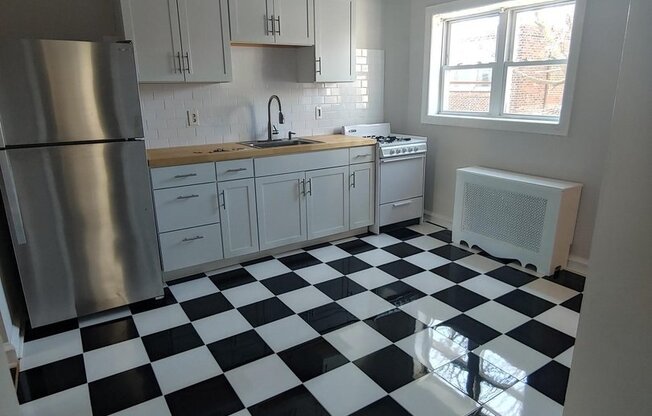 724-28 Dickinson St