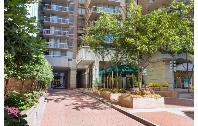 Studio, 1 bath, 400 sqft, $3,500, Unit 4J