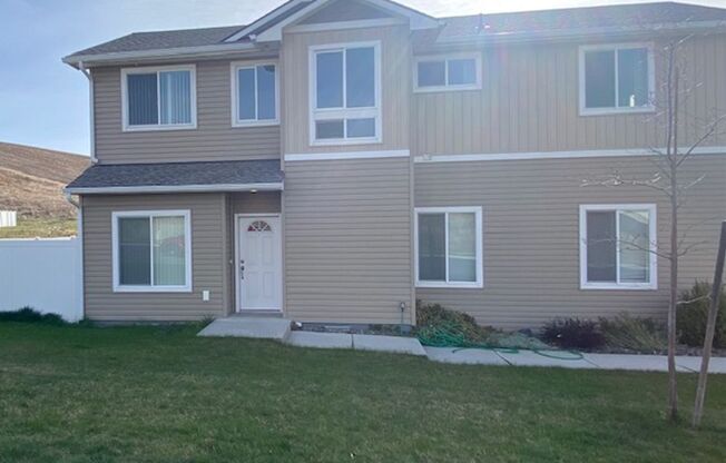 Stylish Comfort in the Heart of Pullman