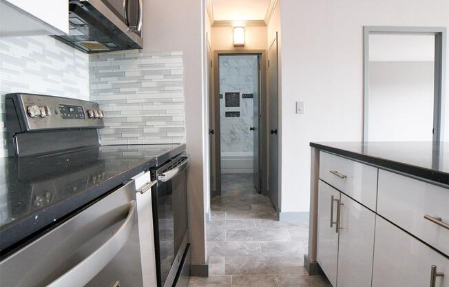 1 bed, 1 bath, $3,000, Unit 7B