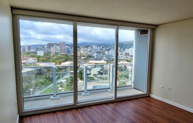 MOANA PACIFIC 2 BEDROOM! NEW WOOD FLOORS!