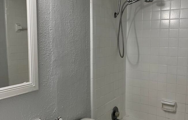 2 beds, 1 bath, 900 sqft, $775, Unit 210-D