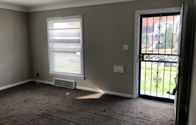 2 beds, 1 bath, $1,000