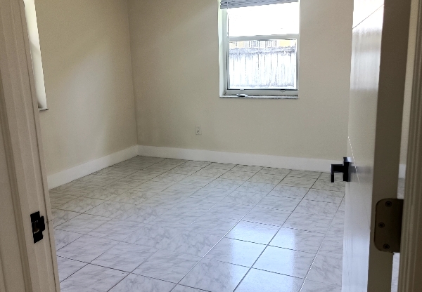 2489 SW 27 ST