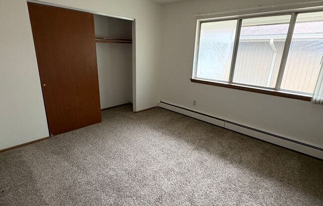 3 beds, 1.5 baths, 1,137 sqft, $1,599, Unit 4058 - 5