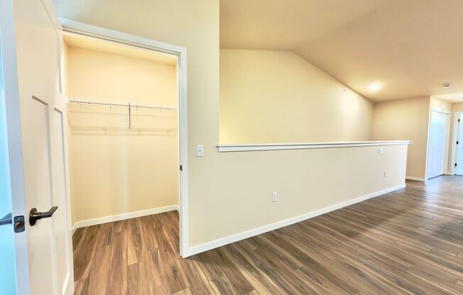 1 bed, 1 bath, 749 sqft, $1,324, Unit EC 4242-13