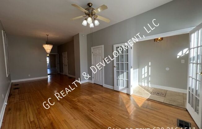 2840 N MAPLEWOOD AVE