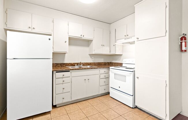 Oakland 1-Bedroom: Fresh Updates, Laundry & Utilities Included!