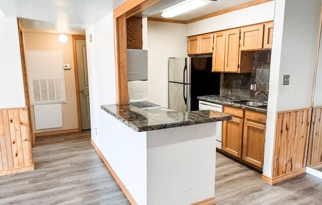 2 beds, 2 baths, $1,100, Unit APARTMENT 90