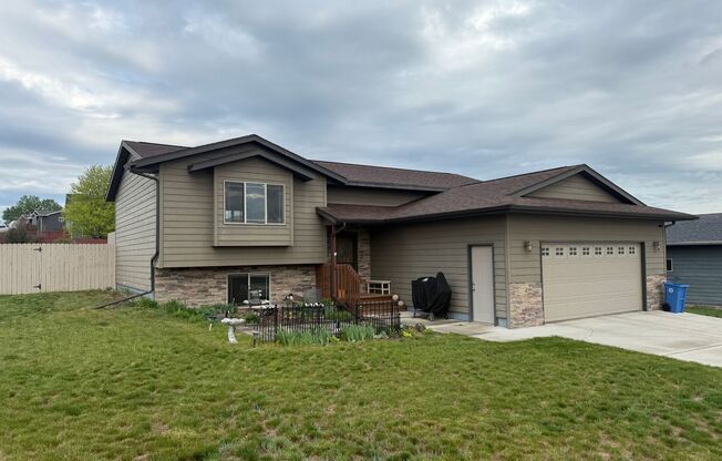 4 Bedroom, 3 Bathroom Home for Rent