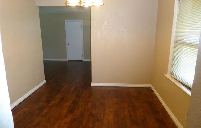 3 beds, 1 bath, $775