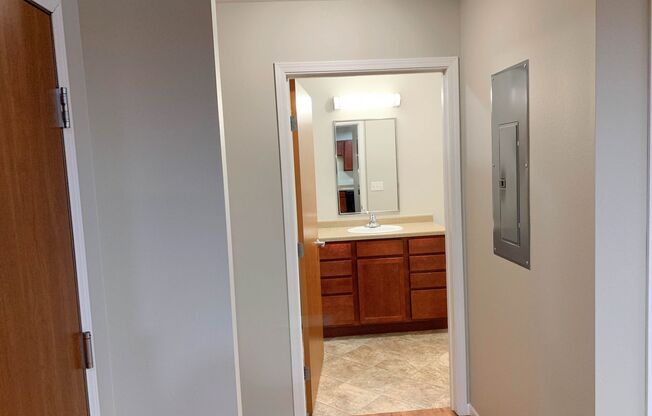 2 beds, 2 baths, 958 sqft, $1,275, Unit 211