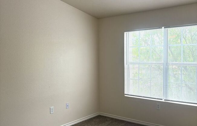 1/1/1 Condo in Terrific Community, Includes Garage
