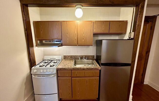 Studio, 1 bath, 320 sqft, $1,475, Unit 225-206