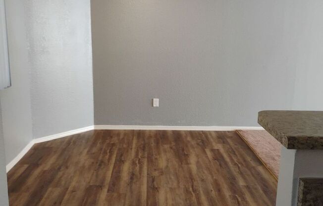 1 bed, 1 bath, 704 sqft, $1,400, Unit 217