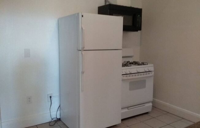 1 bed, 1 bath, 702 sqft, $775