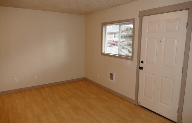 SE Arista Dr - 1 bedroom apartment in the heart of Oak Grove